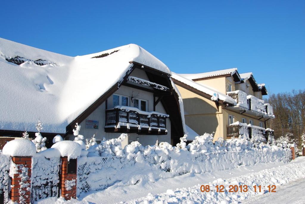 Zajazd I Restauracja "Mysliwskie Zacisze" Nikielkowo Exterior foto